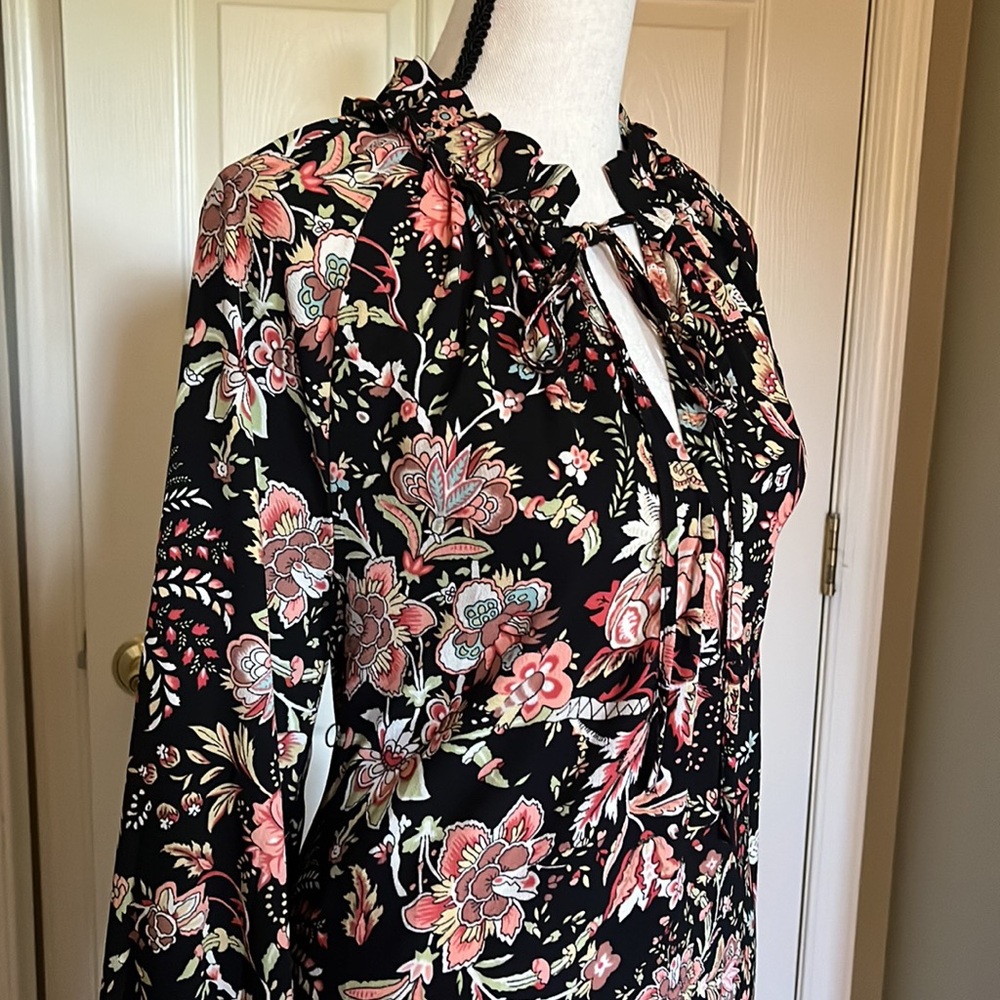 H&M size 12 printed dress with pockets.  Soft.  Light.  Airy.  Very comforting